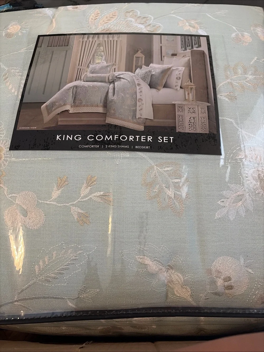 J. Queen New York Garden View Comforter 4pc Set - King NWT